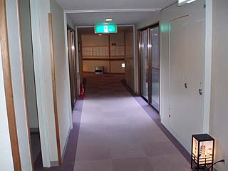 西館への廊下