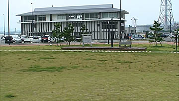 唐津東港フェリーターミナル前の「線路の小径」公園