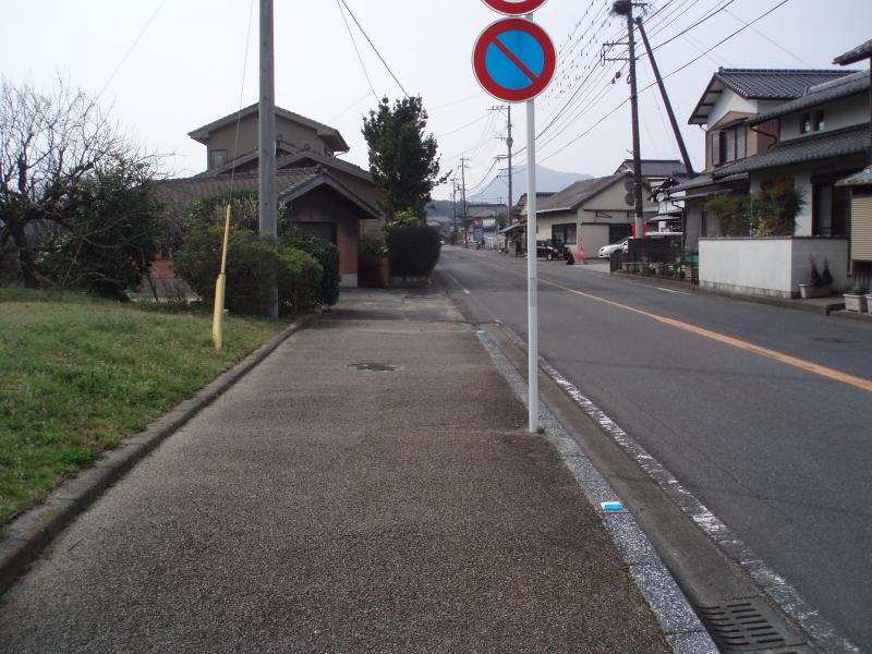 相知駅を15:05頃出発、相知の旧道を歩きます