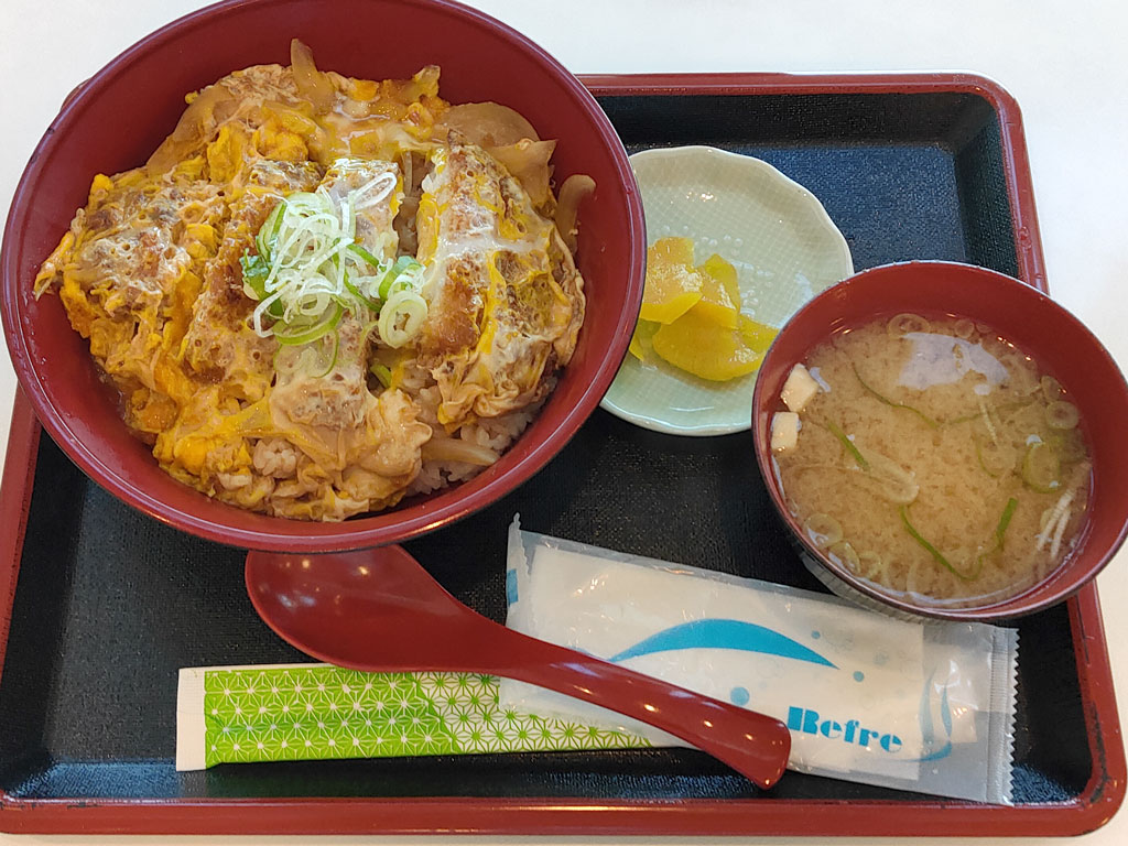 医療センター好生館、かつ丼890円+ライス大盛り
