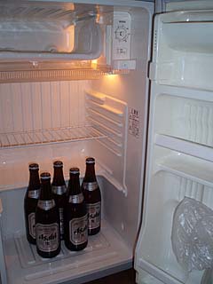 冷蔵庫の中身はビールのみ