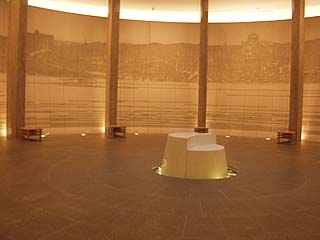 広島原爆死没者追悼平和祈念館内部