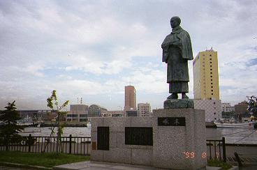 石川啄木の像